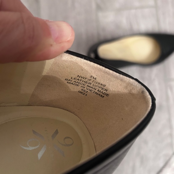 Black Leather Pumps Size 8 LIKE NEW - Picture 3 of 5